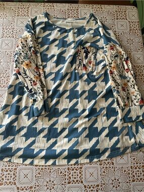 Nuggles Mixed Print Houndstooth Tunic Top – Floral Sleeve Boutique Blouse